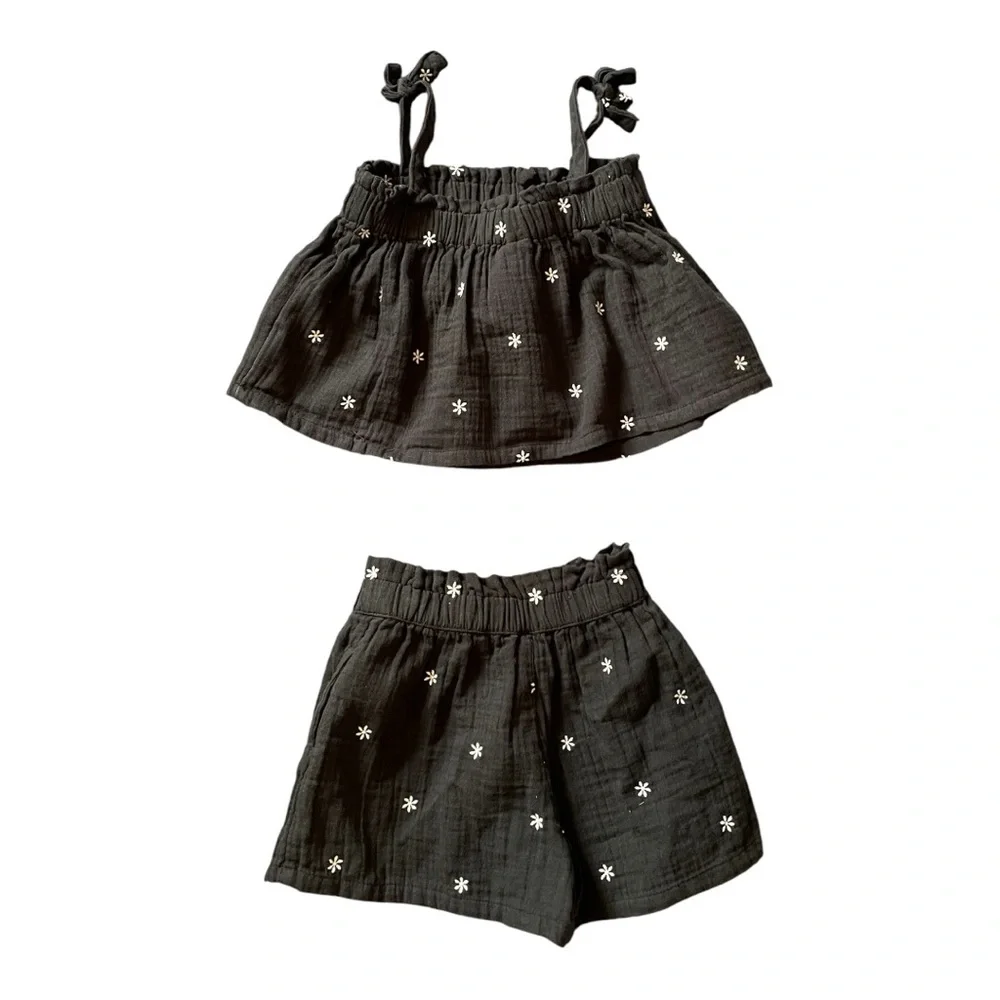 #190, GAP matching set of shorts and top w/embroidery, size 12-18 mo